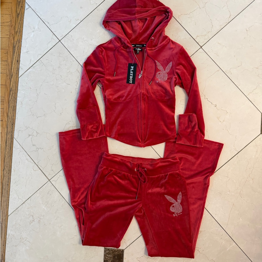 Red playboy set
